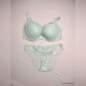 VS bra & panty set in seafoam green. NWT Bra size 34DD, panty size Medium